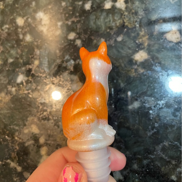 Orange And White Kitty Homemade Wine Bottle Stopper - Picture 3 of 5